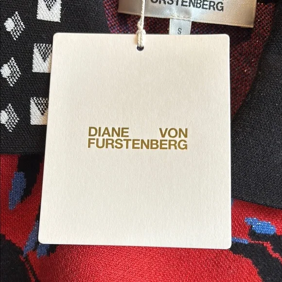 Diane Von Furstenberg Red and Black Graphic Knit Top - Picture 6 of 7